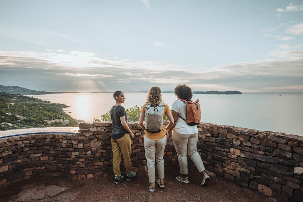 Quechua NH500 Escape 16L+4 Rolltop Hiking Backpack - Image 21